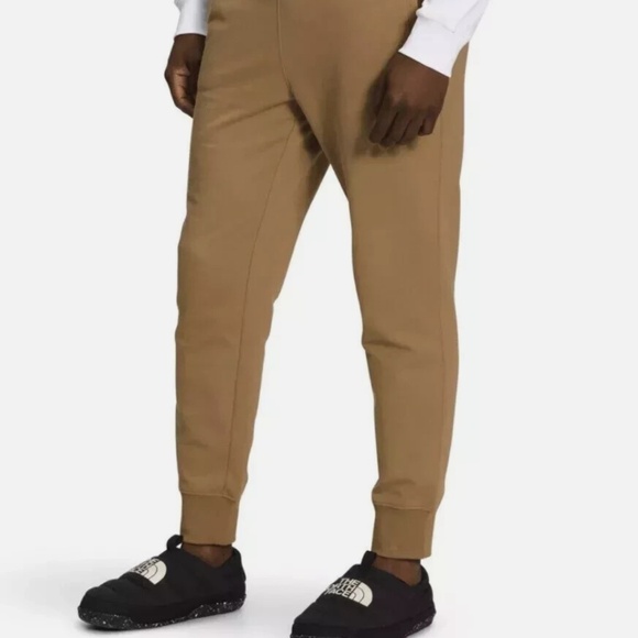 NWT Free Shipping Men’s North Face Heritage Joggers - Picture 3 of 5